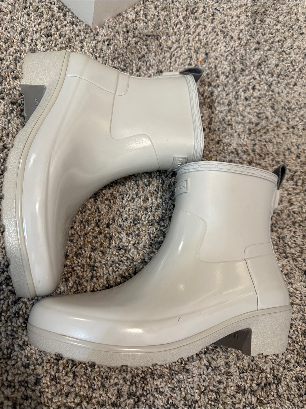 Hunter Short Gloss Rain Boots in Light Gray SZ 7